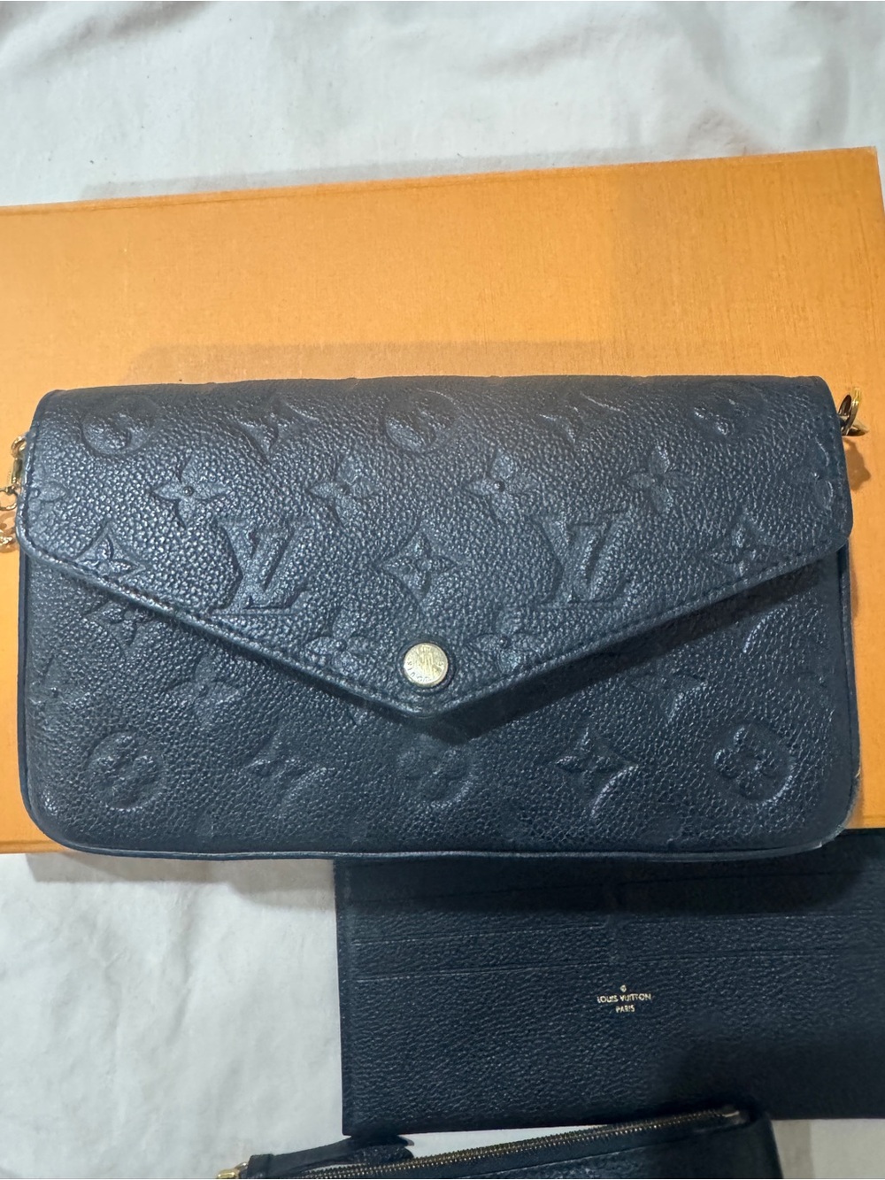 Louis Vuitton Félicie Pochette in Monogram Empreinte Leather - Picture 3 of 4